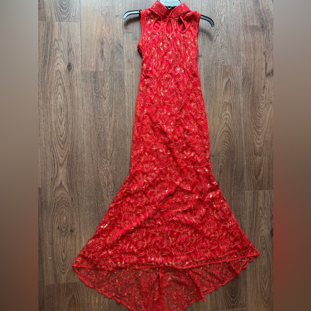 Elegant Red Lace Gown Chinese Wedding Dress